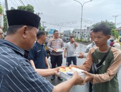 Jum’at Barokah, Polres Lubuklinggau Bersama PWI Lubuklinggau Kembali Bagikan Nasi Kotak