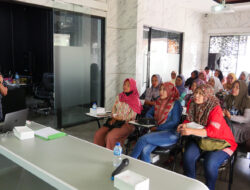 Rumah BUMN Bukit Asam Gelar Pelatihan untuk Pengrajin Batik Kujur