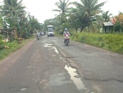 Jalan Poros Antar Kecamatan Rusak Akibat Kendaraan Bertonase, INSAN Banyuasin Bersama Warga Ancam Tutup Akses Perusahaan