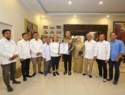 SMSI Berikan Penghargaan Kepada Ketua DPRD Sumut Baskami Ginting