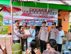Bantuan Kemanusiaan Untuk Negeri, Kapolres Banyuasin Berikan Bantuan 150 Paket Sembako Bagi Warga Kurang Mampu