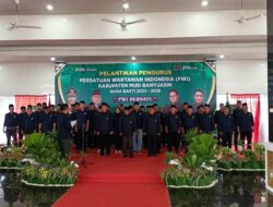 Kenakan Peci, Pengurus PWI Muba Resmi Dilantik