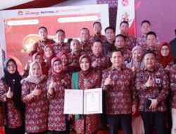 Hj Yetti Oktarina Prana Terima Penghargaan Satyalancana Wira Karya dari Presiden
