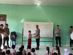Polisi Kito Berayau Sambangi SDN Karang Waru