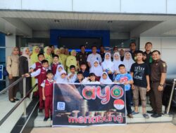 HBA Ke 63 Tahun, Kejaksaan Negri Lahat BerikanTabungan 20 Pelajar
