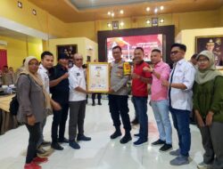 Selamat Datang Kapolres AKBP Ferly Rosa Putra, SMSI Banyuasin Berikan Penghargaan Kepada AKBP Imam Safi’i