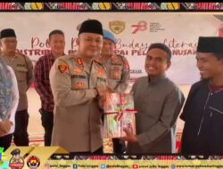 Kapolres Lubuklinggau Bagikan 150 Buku Bacaan Kepada Santri Ponpes Modern Imam Ahmad.