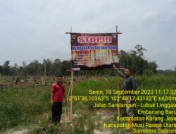 Kapolsek Karang Jaya Bersama PT PML Pasang Spanduk Stop Membakar Hutan, Lahan, dan Kebun