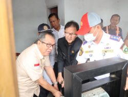 Tingkatkan Keselamatan Masyarakat, PTBA Bantu Pembangunan 4 Palang Pintu Kereta