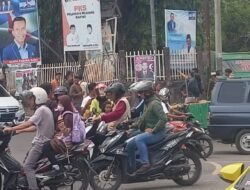 Setelah Diperingatkan, Bawaslu Lahat Copot Paksa Baliho Bernada Kampanye
