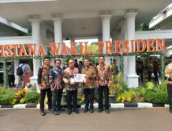 PJ Bupati Hani Syopiar Rustam Terima Penghargaan Kategori Kinerja Penghapusan Kemiskinan Ekstrem Tahun Berjalan 2023 Dari Wakil Presiden RI