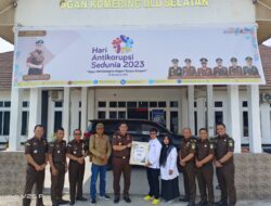 Hari Peringatan Anti Korupsi Sedunia, Kajari OKU Selatan Terima Penghargaan Sahabat Pers