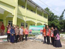 Ketua IKA STAI Bumi Silampari Lakukan Peletakan Batu Pertama Pemasangan Konblok Halaman Kampus STAI Bumi Silampari Lubuklinggau