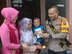Kapolres Lubuklinggau Bersama Ibu Bhayangkari Dan Kadinkes Kunjungi Lima Anak Terdampak Stunting