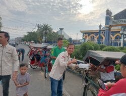 Bulan Ramadhan 1445 H, PWI Lubuklinggau Bagikan Ratusan Takjil dan Nasi kotak Kepada Masyarakat Kurang Mampu.