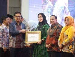 Bupati Musi Rawas Hj Ratna Machmud Terima Penghargaan Abipraya Prasasya Dari Menteri Kesehatan RI