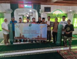 Safari Ramadhan, PT Evan Lestari Serahkan Bantuan Sejadah Panjang dan AlQur’an ke Masjid Baitul Rahman