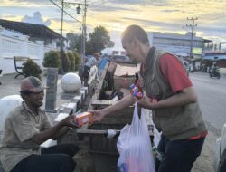 Jelang Akhir Ramadhan 1447 H, SMSI Musi Rawas Kembali Bagikan Ratusan Takjil dan Minuman