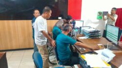 Kadisdukcapil OKU Turun Langsung Layani Warga Urus Dokumen Kependudukan