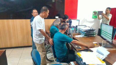 Kadisdukcapil OKU Turun Langsung Layani Warga Urus Dokumen Kependudukan